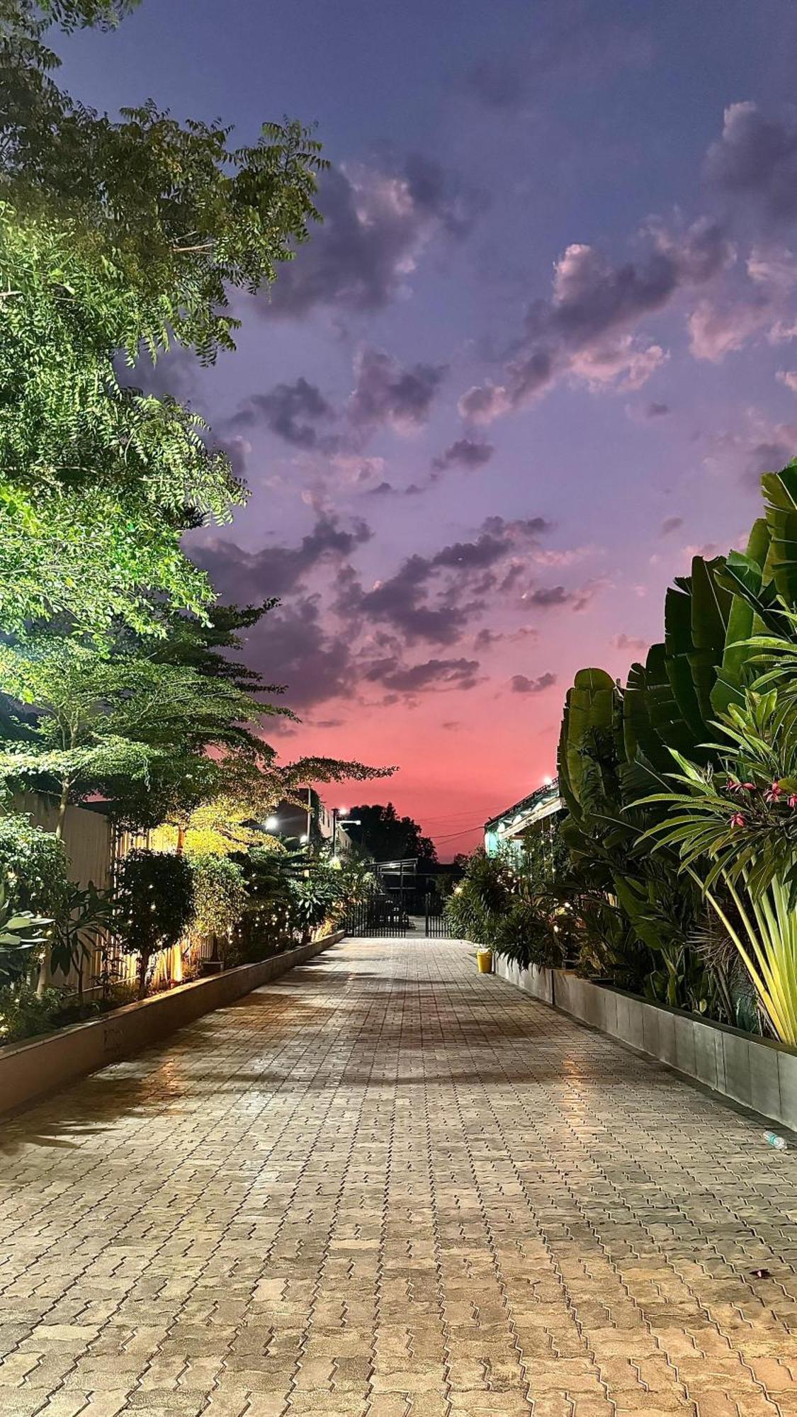 The Pavilion Park Resort Malegaon Dış mekan fotoğraf